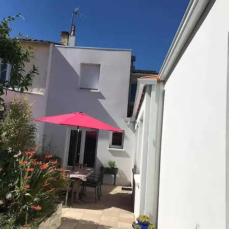 Maison Avec Jardin Expose Sud, 2 Terrasses *
